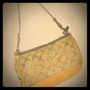 Mini-vintage Coach Hand-bag